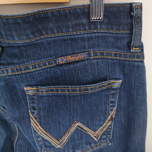 Wrangler Q-Baby Boot Cut Jeans with No-Gap Waistband Size 9/10 - Picture 3 of 6